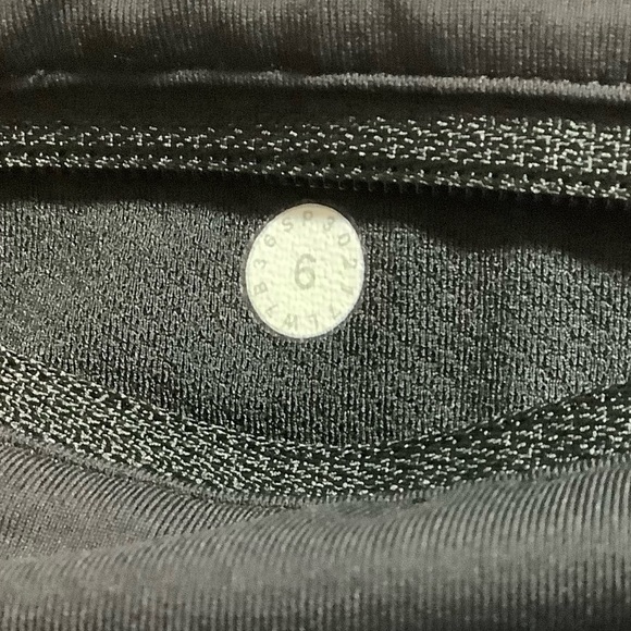 Lululemon Run Times Short (4-way Stretch 4") Daisy White Black / Black Sz 6 - Picture 8 of 11